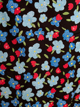Load image into Gallery viewer, 100% Poplin Cotton Blue &amp; Red Flower Print 150cm $22pm
